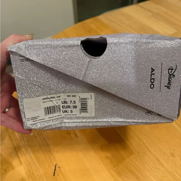 NWT In Box Disney x Aldo 3.5 inch Strappy Heel Metal Heel size 7.5 - Picture 8 of 9